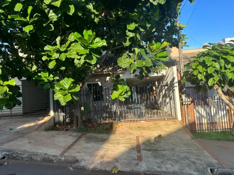 Alugar Casa / Padrão em Toledo. apenas R$ 250.000,00