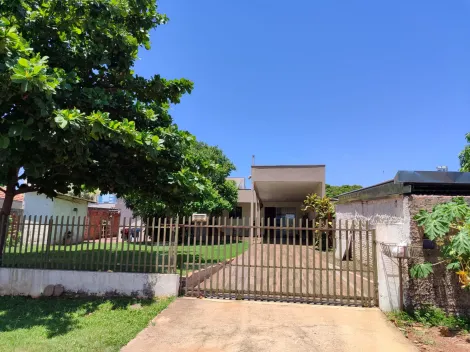 Alugar Casa / Padrão em Toledo. apenas R$ 450.000,00